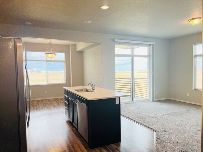 Building Photo - 2 bedroom, 1 bath condo located in Northwest Loveland, CO