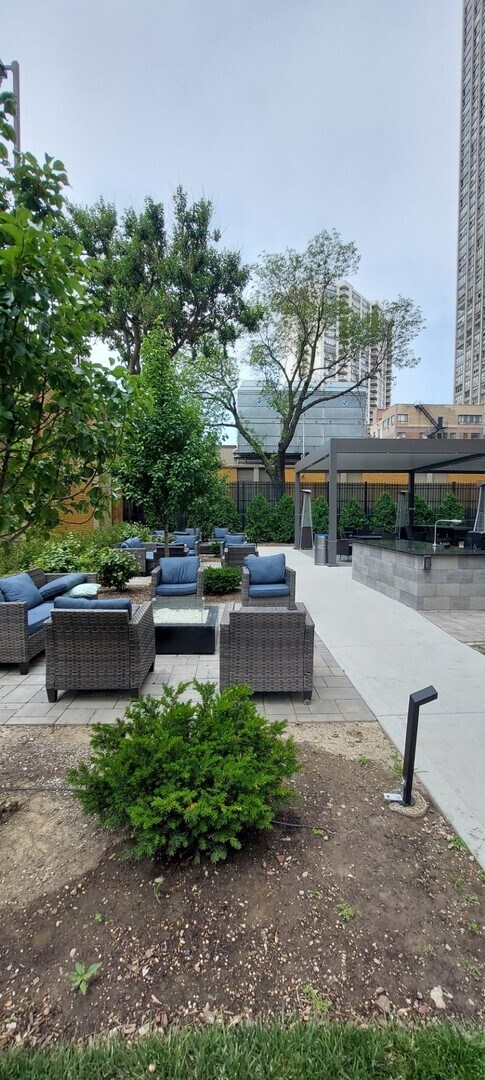 Foto del edificio - 3950 N Lake Shore Dr