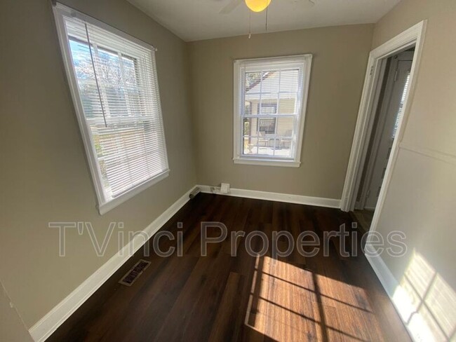 Building Photo - 2 Bedroom, 1 Bathroom House in Greensboro!