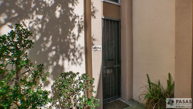 Building Photo - Spacious 1 bedroom condo in gated complex