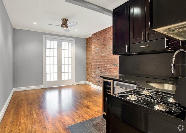 Building Photo - 250 Mott St