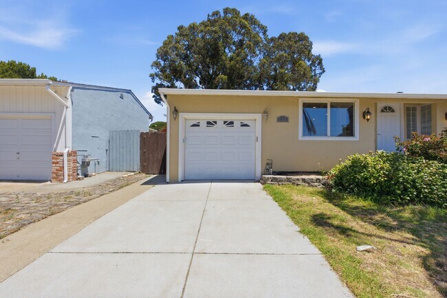 Foto del edificio - Modern, bright, and move-in ready.
