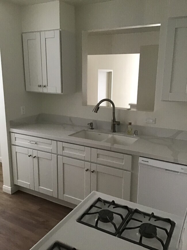 cocina nueva - 12706 Dewey St