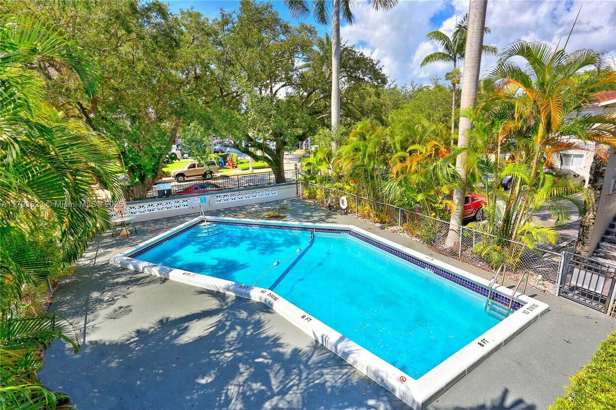 Foto principal - 95 Edgewater Dr