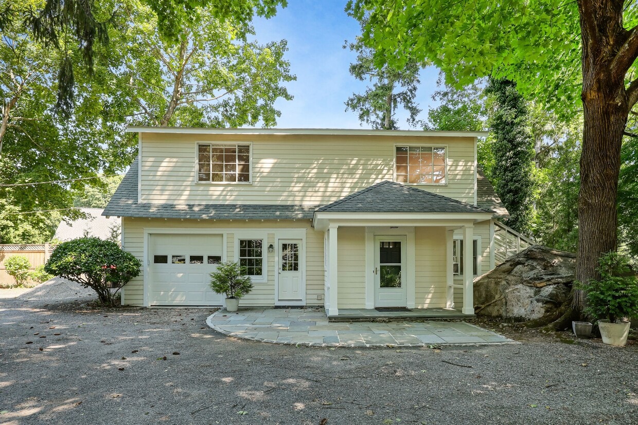 Photo - 14 Grove Ln (Greenwich, CT)