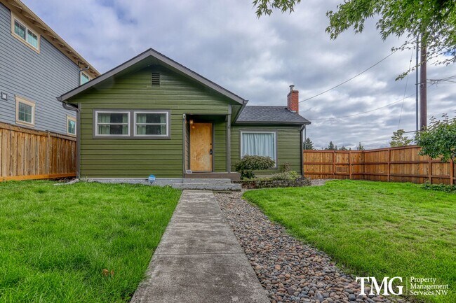 Building Photo - Your cozy retreat near the heart of downto...