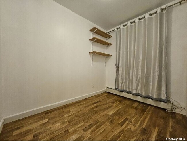Foto del edificio - 43-75-75 161st St
