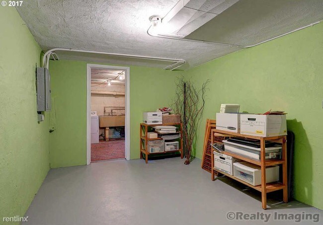 Building Photo - 2 br, 1.5 bath House - 4420 SE Bybee Blvd