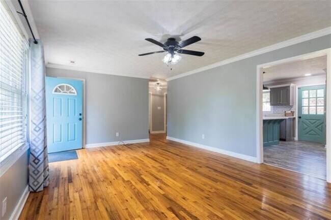 Foto del edificio - 292 Plum Springs Rd