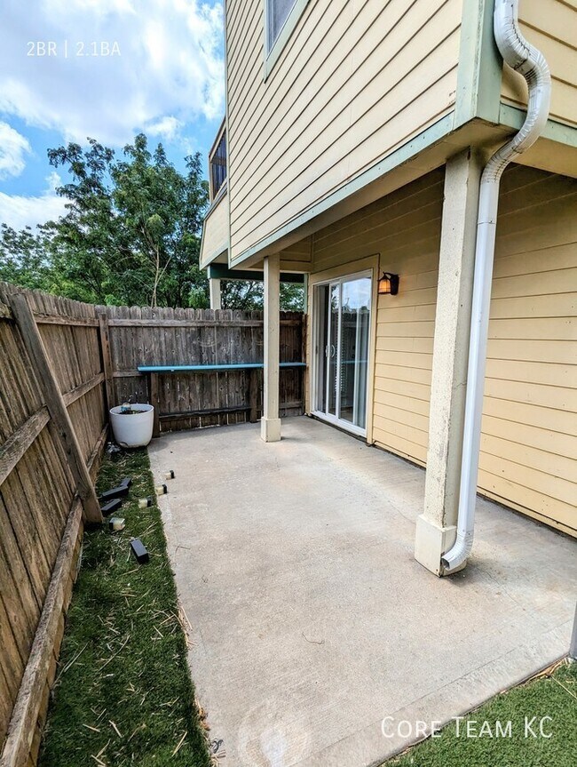 Building Photo - Corner Townhome available!