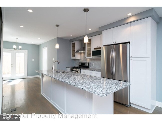 Building Photo - 3 br, 2.5 bath House - 2610 Catharine St.