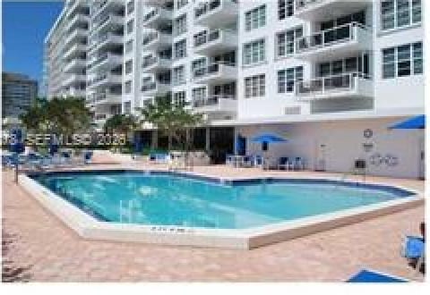 Building Photo - 5700 Collins Ave