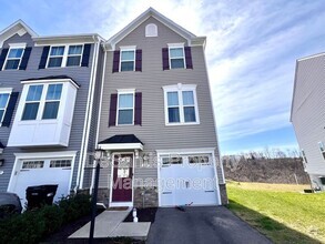 Building Photo - 2029 Cade Dr