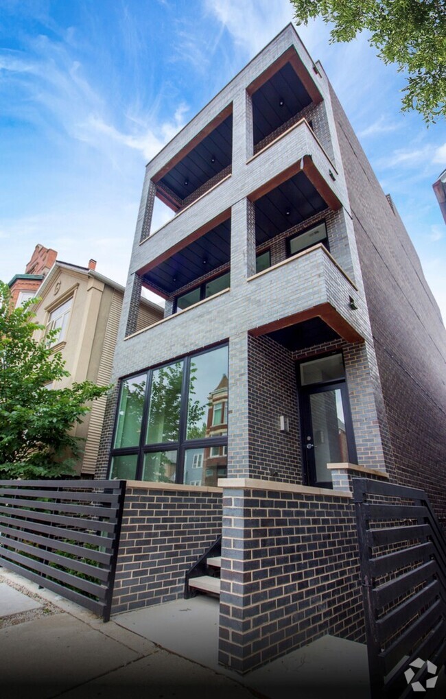 Building Photo - 1543 W Augusta Blvd