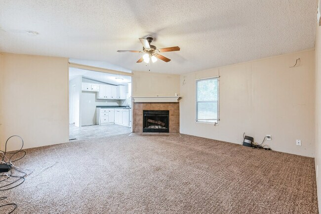 Building Photo - 4940 Peachtree Cir