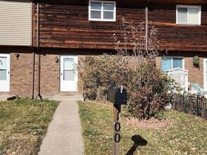 Building Photo - 100 Clover Ct