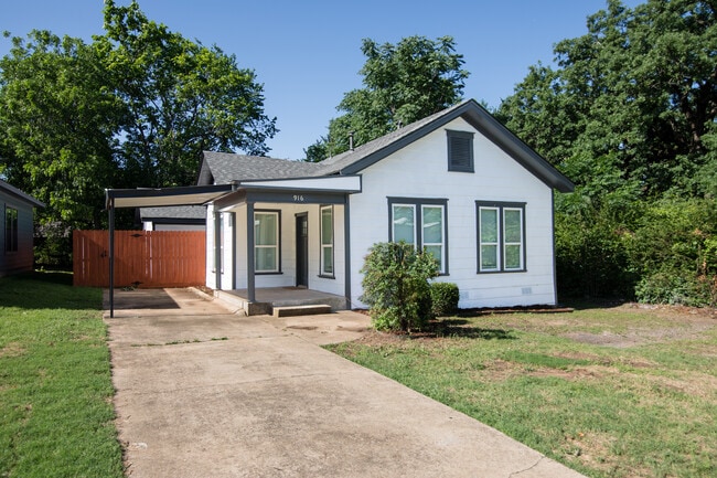 Building Photo - 916 Wilde St