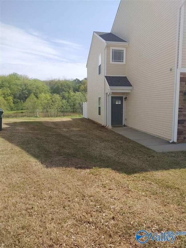 Building Photo - 208 Falling Water Ln SW