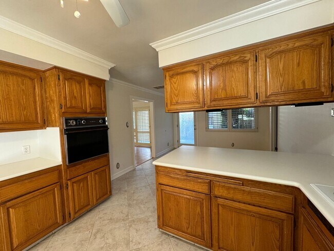 Building Photo - Beautiful NW home with pool!