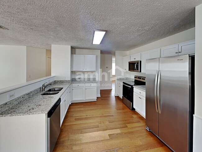 Foto del edificio - 1008 Montrose Dr