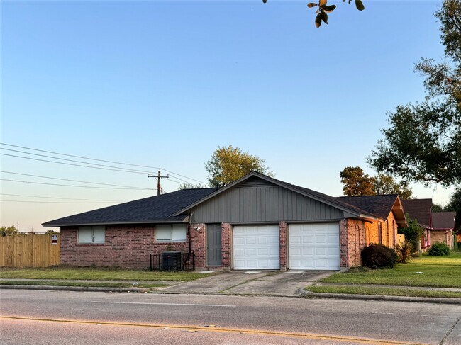 Building Photo - 9750 Guest St