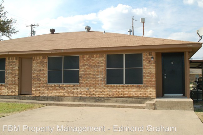 Building Photo - 401 Main St