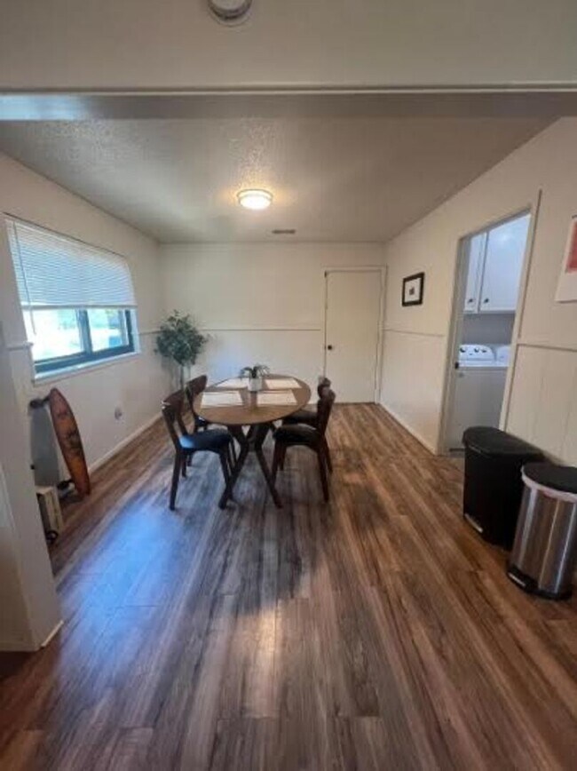 Foto del edificio - Available August 8th: Beautifully Updated ...