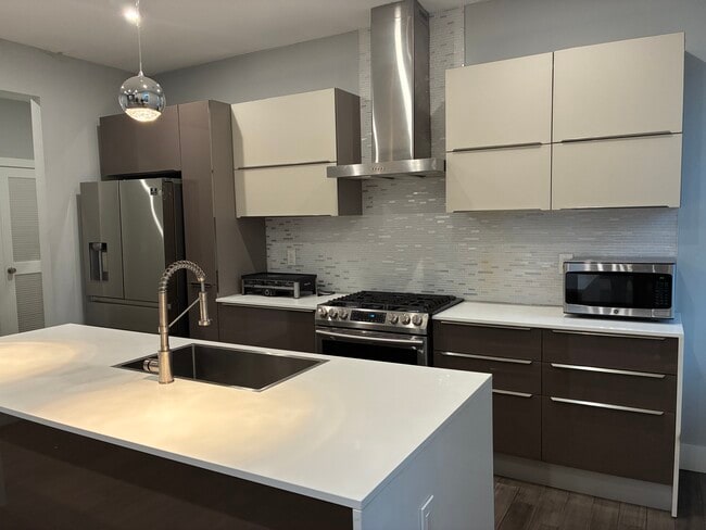 Kitchen - 100 Oak St