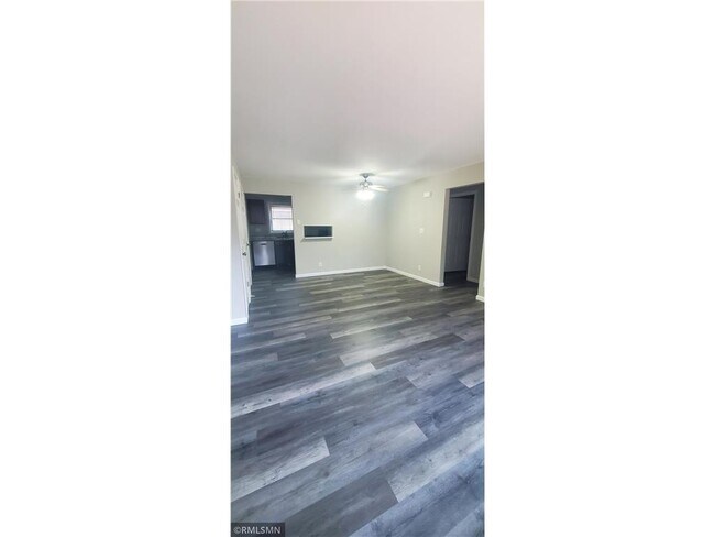 Foto del edificio - 325 W 9th St