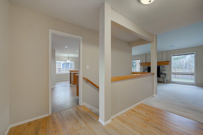 Building Photo - 3175 Fieldstone Dr W