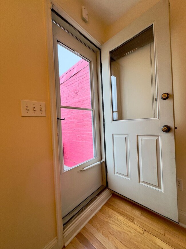 Building Photo - Spacious 3Bed/2.5Bath in South Baltimore