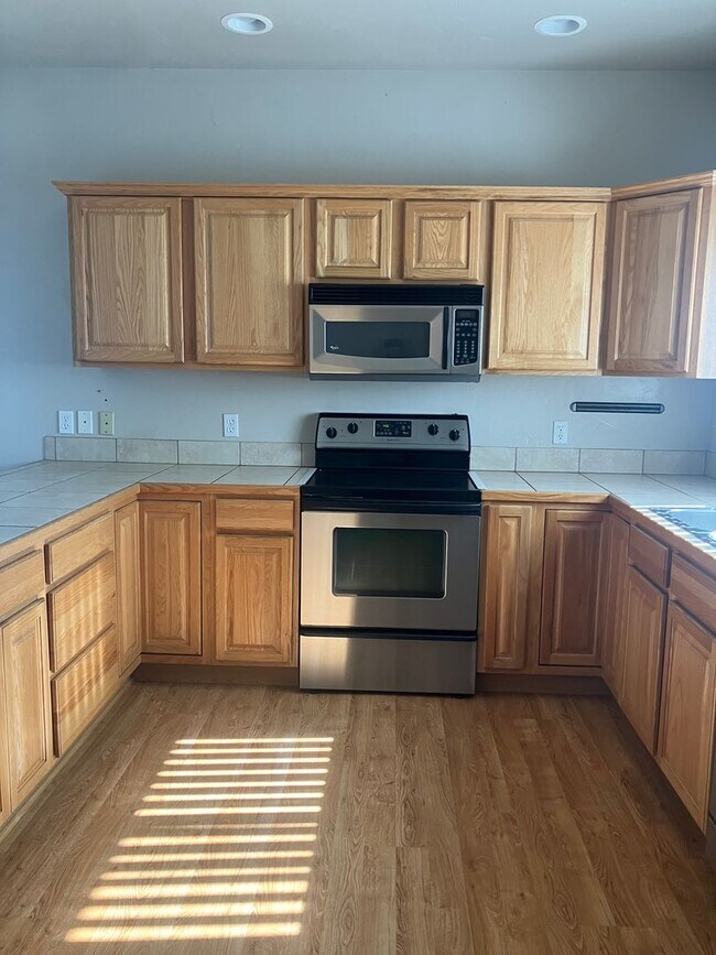Foto del edificio - 3 Bedrooms 2.5 Baths with A/C!!!