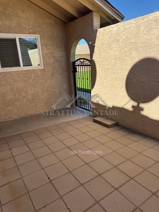 Photo - 852 N Stapley Dr Apartment