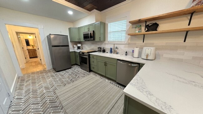 Foto del edificio - Furnished unit 2 blocks from the Alamodome.