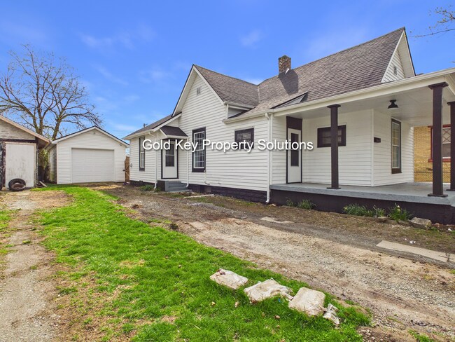 Foto del edificio - Renovated 3-Bedroom House with Fenced Backyard! (Section 8 Approved)