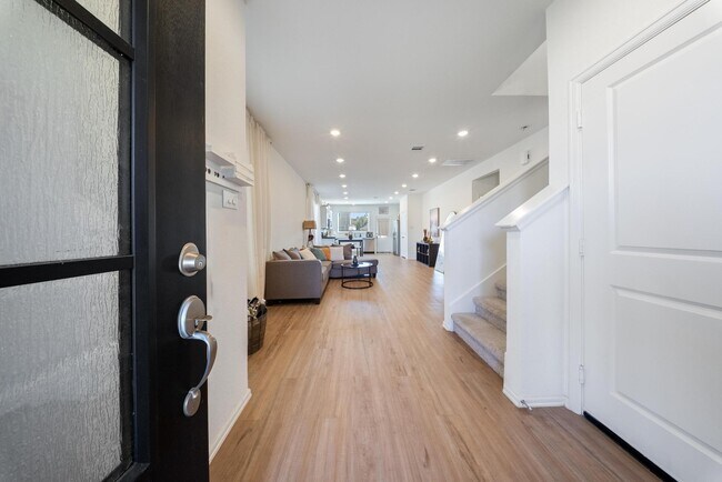 Foto del edificio - 6304 Barrington Clf Trl