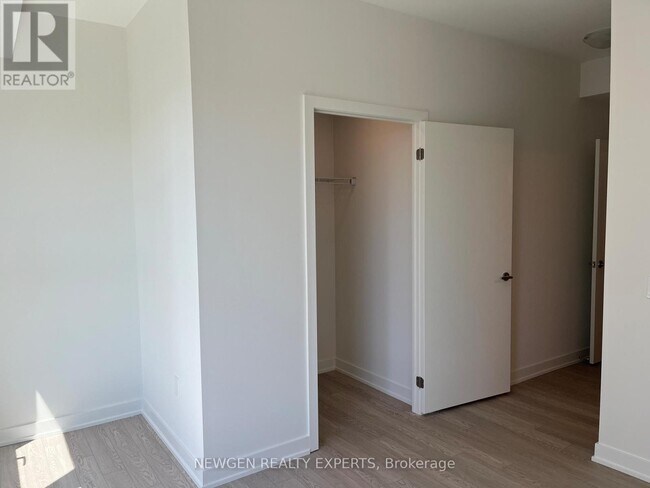Building Photo - 5 Quarrington Ln