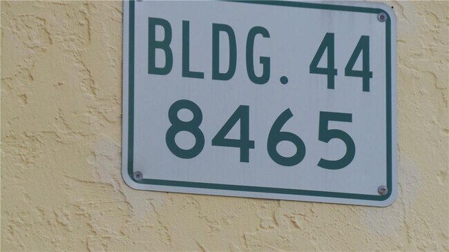 Foto del edificio - 8465 Sunrise Lakes Blvd