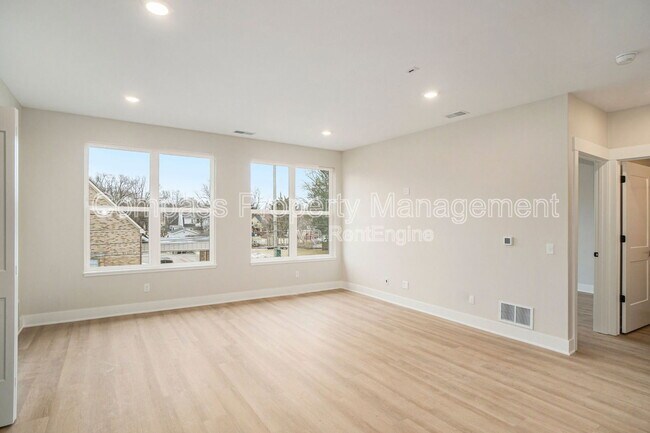 Building Photo - 5477 32nd Ave