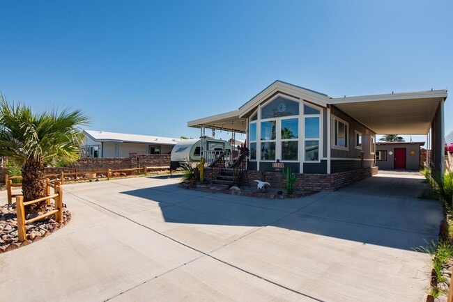 Building Photo - Fully furnished 1 bedroom 1bathroom located in the Foothills