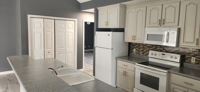 Building Photo - 106 Rolling Woods Cir