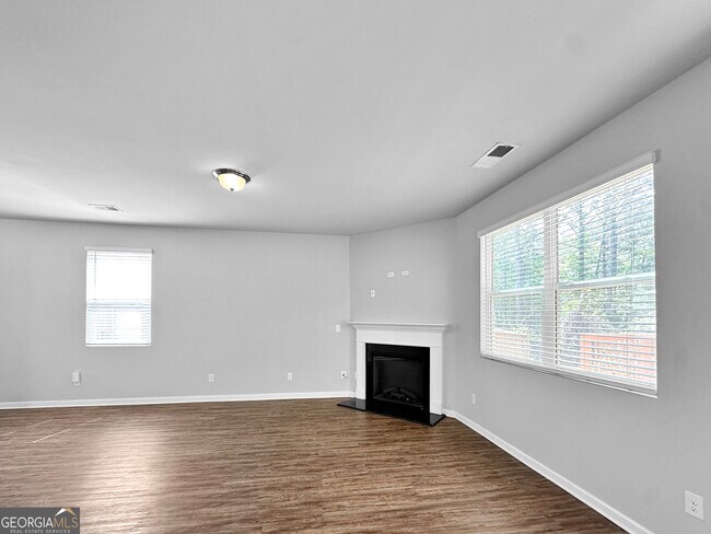 Foto del edificio - 1067 Lear Dr