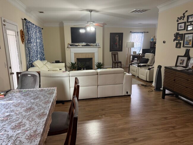 Foto del edificio - 117 Magnolia Dr