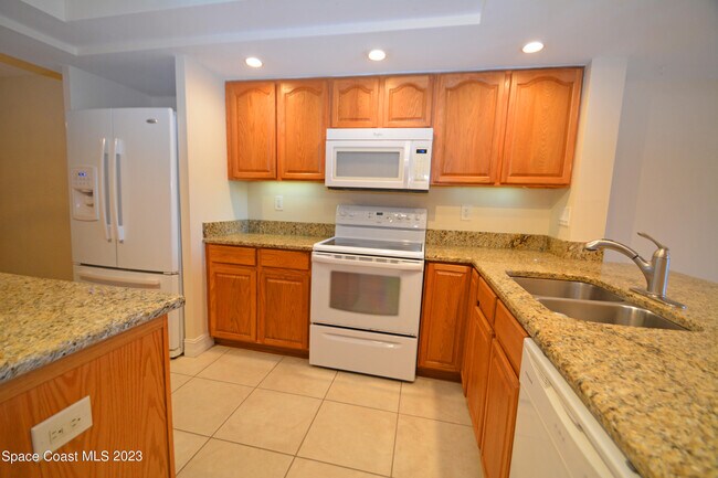 Foto del edificio - 8470 Ridgewood Ave