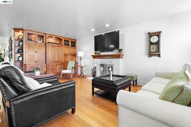 Foto del edificio - 4678 Whiting St