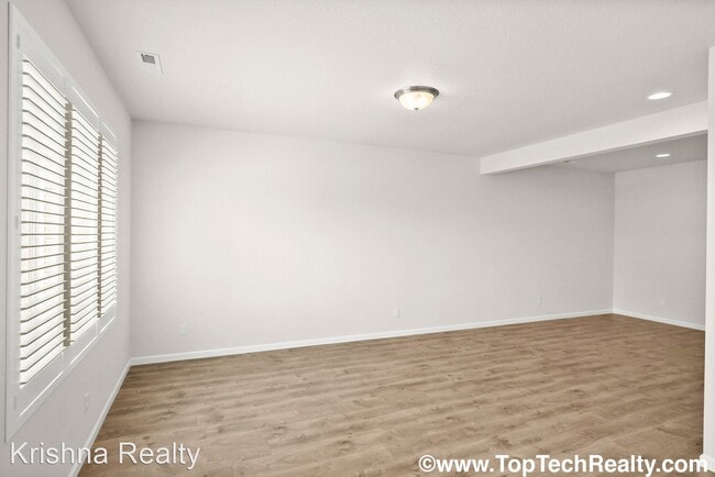 Building Photo - 3 br, 2.5 bath House - 7358 NW Brugger Rd,