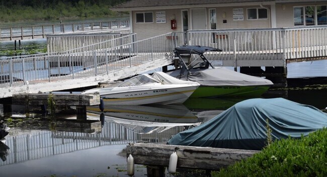 Villa Marina - boat park - 17208 NE 45th St