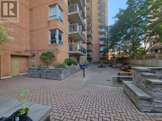 Building Photo - 429 Somerset St W