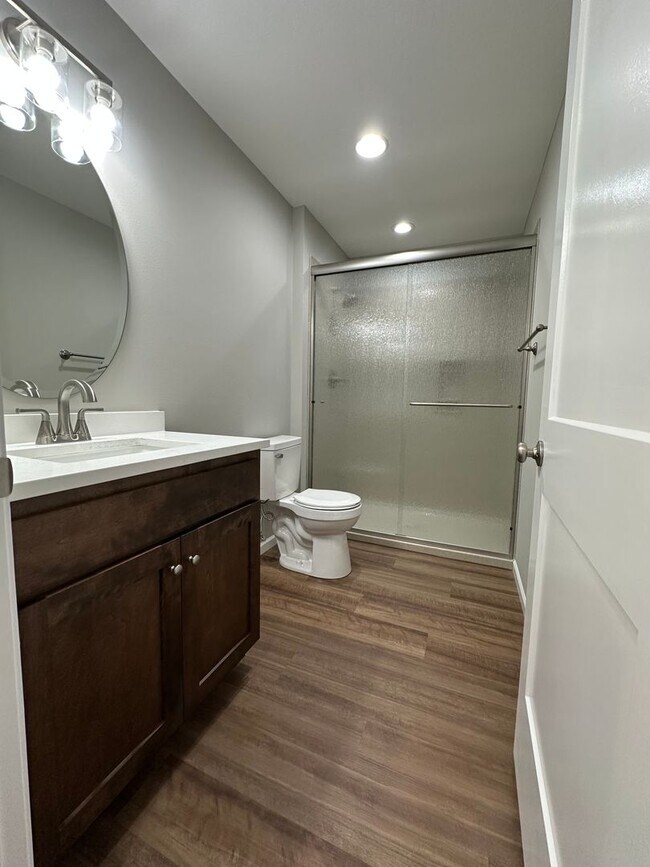 Building Photo - 1121-MF4-E