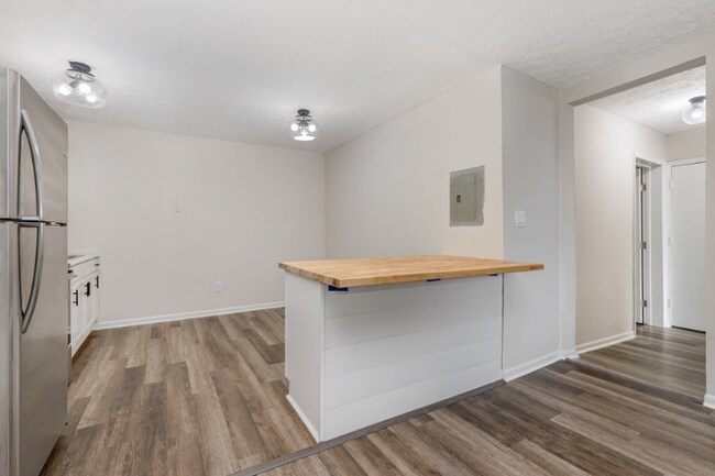 Building Photo - 3028 Cleinview Ave